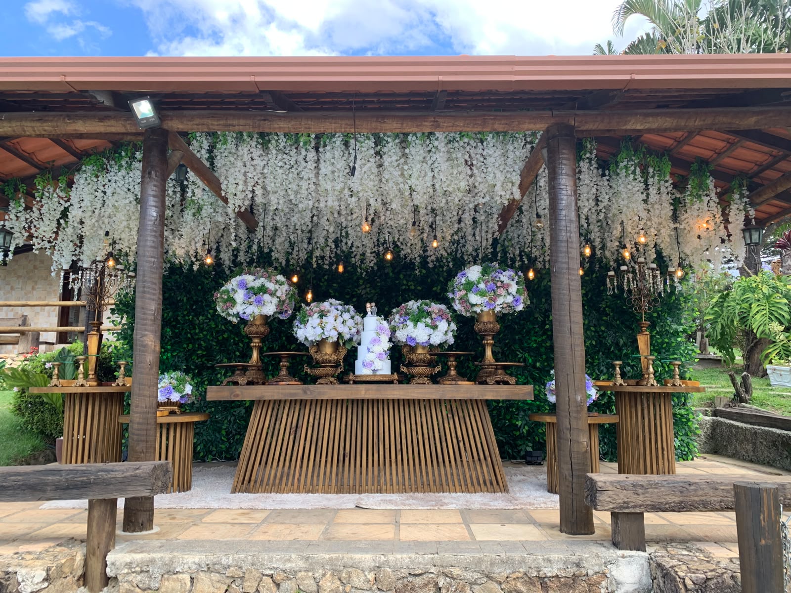 Ambiente de evento corporativo decorado