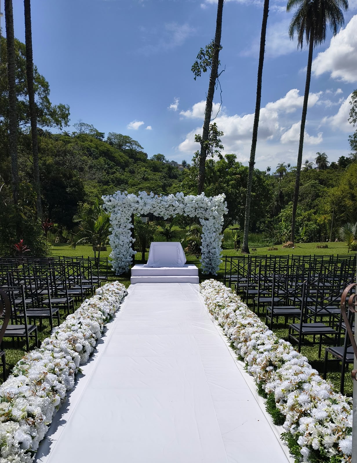 Mesa e cenário de casamento decorados