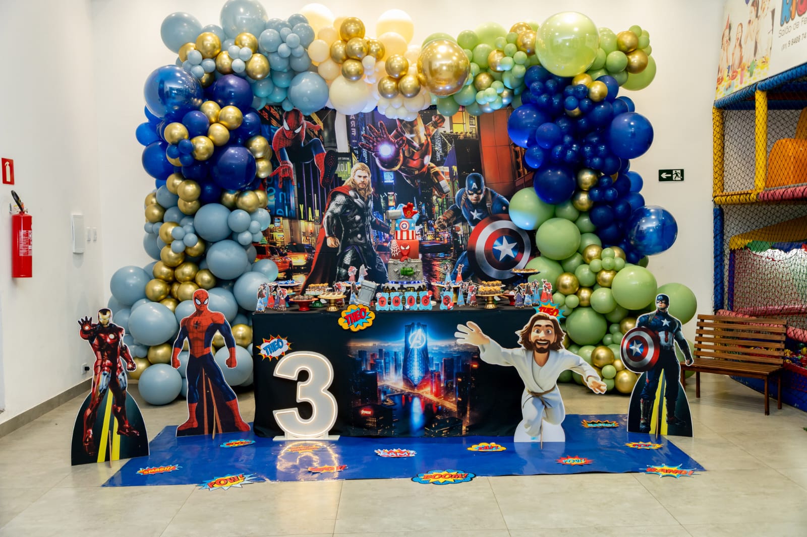 Cenário lúdico de festa infantil